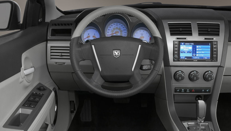 Illustration for article titled The Ten Most Infuriating Car Interiors Ever Made